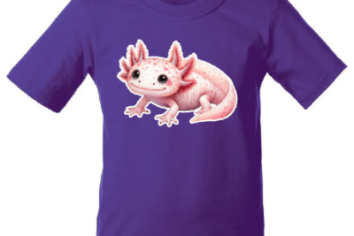 Unikátní dětské fialové tričko s axolotlem Originální tričko ve fialové barvě s barevným potiskem roztomilého axolotla potěší každé dítě! Vyrobeno ze 100% měkké bavlny, je ideální pro každodenní nošení, hraní i volný čas. Pohodlný střih a příjemný materiál zajistí maximální komfort po celý den.